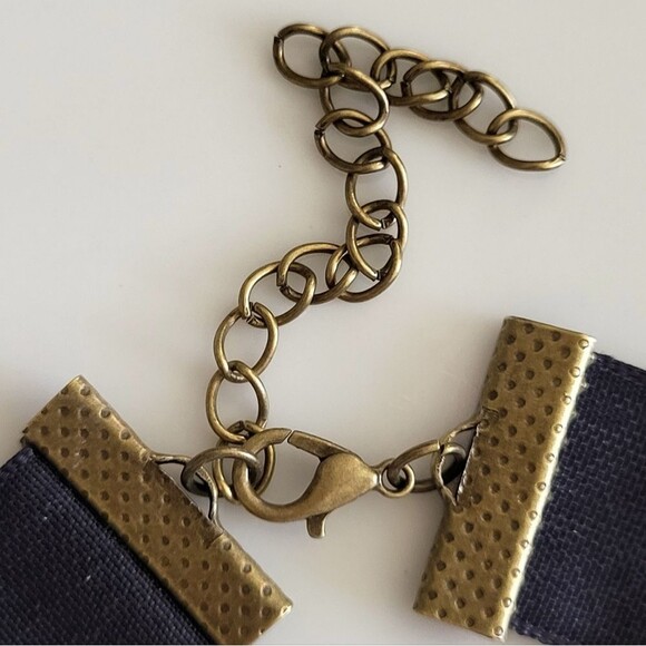 Victorian-Style Cameo Velvet Choker Necklace - Picture 3 of 3